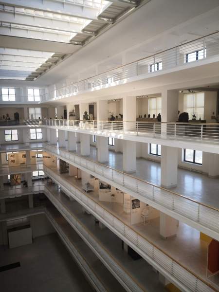 Bauhaus-Stil mit dem damals modernen Stahlbeton. Aus dem Messepalast ist ein Teil der Nationalgalerie Prag geworden. ©  gR