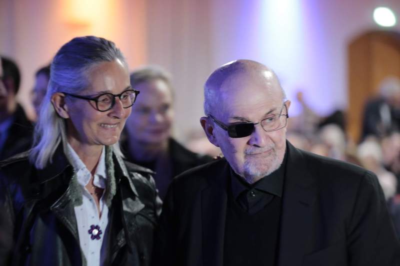 Christine Scholten mit Salman Rushdie.