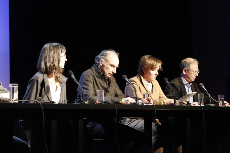 Auch Dimitré Dinev, Raphaela Edelbauer, Natascha Gangl, Robert Menasse, Karin Peschka, Doron Rabinovici lasen am Podium .